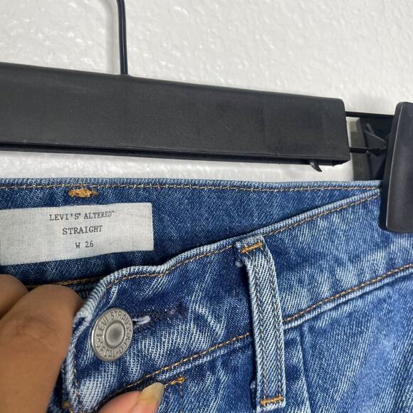 Levis Womens Jeans Size 26 Altered Straight Button Fly Ankle Medium Wash Denim - Picture 3 of 16